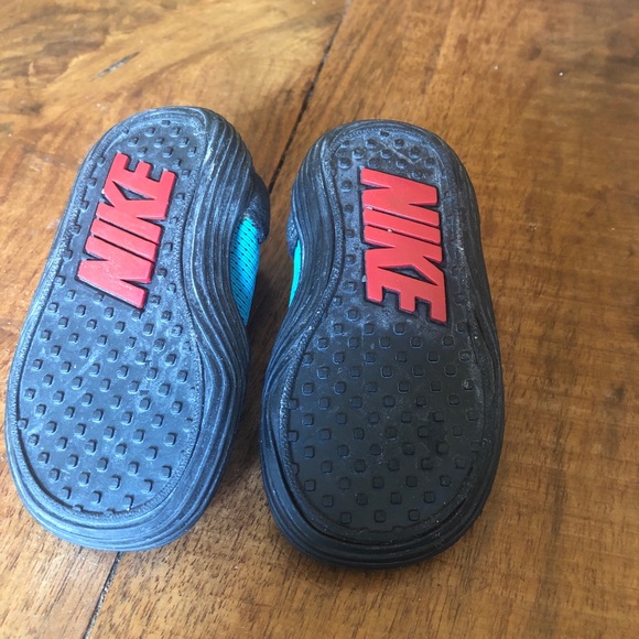 Nike toddler water shoes size 3 - Picture 3 of 5